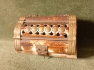 Stara szkatułka z naturalnej kości i mosiądzu