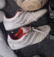 Legendarne korki (metalowe wkręty!) Adidas Predator, BIAŁE