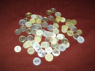 GUZIKI VINTAGE, BIAŁA, ŚREDNIE PLASTIKOWE 74 SZT.