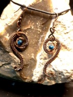 Gaia - kolczyki z błękitnym tygrysim okiem w miedzi