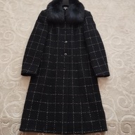 Płaszcz damski wełniany czarny z kołnierzem z futra naturalnego r.40