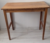 Mały stolik z zakładów meblarskich w Elblągu