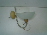 lampa ścienna kinkiet metalowy w drewnianej oprawie szklany mleczny klosz