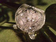 Piękna bombonierka kryształowa na trzech nóżkach