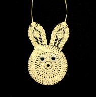 Zawieszka ozdoba na okno szydełkowa Zajączek ecru (Z124)