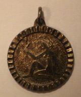 CIEKAWA STARA PRZYWIESZKA Z UCHWYTEM NA ŁAŃCUSZEK