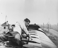 GUSTAW HOLOUBEK kolej pociąg fotografia fotos film PEJZAŻ Z BOHATEREM 24x30