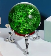 Zielona kryształowa dekoracyjna sfera kula szmaragdowa z formacją lodową