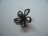 PIĘKNA BROSZKA KWIAT KWIATEK KRYSZTAŁKI