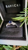 Pierścionek zaręczynowy Savicki z niebieskim szafirem - białe złoto 585