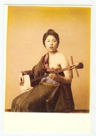 Pocztówka - Dawna Japonia - Gejsza z instrumentem / OPIS !!!