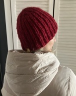 Ręcznie robiona czapka damska