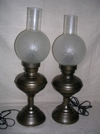 Lampy z mosiądzu z białymi kloszami