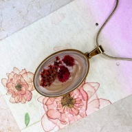 Naszyjnik handmade z suszonymi kwiatami | złoty łańcuszek 50 cm |