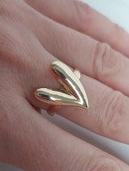 Regulowany pierścionek serce w kolorze złotym