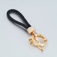 Modny pleciony czarny brelok / smycz do kluczy z błyszczącymi kryształkami