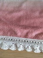 Ręcznik frotte cieniowany różowy ręcznie wykonana szydełkowa koronka 110x55