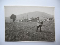USTRZYKI DOLNE BIESZCZADY TURYSTKA Z PLECAKIEM stare FOTO 1959 r.