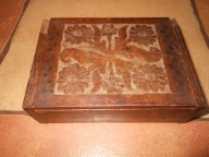 ŁADNE RZEZBIONE PUDEŁKO SZKATÓŁKA ORZECH