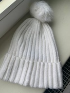 H&M biała dzianinowa czapka typu beanie z pomponem z prążkowanej dzianiny