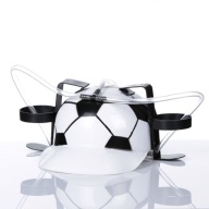 Imprezowy kask z uchwytami – gadżet dla zabawy i napojów