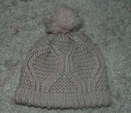 czapka z pomponem