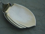 # Piękna srebrna masywna łopatka do pasztetu #