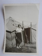 PRL kobieta namiot obóz fotografia (1951d)
