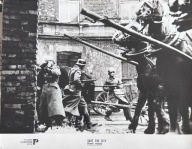 KRAKÓW, II wojna światowa fotografia fotos film OCALIĆ MIASTO 24x30