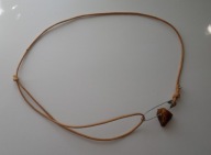 Autorski naszyjnik z bursztynem na agrafce