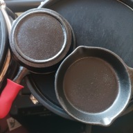 Rondelki zeliwne małe rondle żeliwo 4 sztuki komplet
