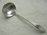 # Piękna posrebrzana masywna chochelka do sosu #