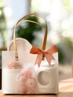 Świeca sojowa Różowa Piwonia w zestawie prezentowym z kominkiem i woskami