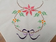 BAWEŁNIANY OBRUS SERWETA PRACA RĘCZNA HAFT KRZYŻYKOWY 62 x 65 nr.33