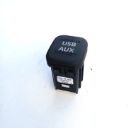 MAZDA CX-5 GNIAZDO PORT USB AUX KD45669U0