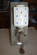 Stary młynek wiszący.