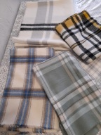 Dwa szale i dwa kominy damskie - używane.