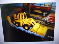 Wagon TOWAROWY Platforma z ŁADOWARKĄ ROBEL w skali H0