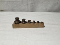 Stare odważniki mosiężne zestaw 1/2-20dkg w drewnianym etui