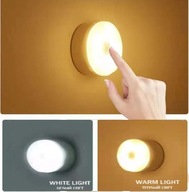 BEZPRZEWODOWA LAMPKA NOCNA LED Z CZUJNIKIEM RUCHU