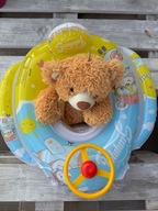 Koło do pływania. Dmuchany samochodzik w misie z siedziskiem dla dziecka