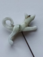 Stara wpinka z czasów PRL-u PIESEK