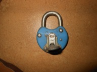 STARA SPRAWNA KŁÓDKA Z KLUCZEM