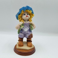 CUDNA figurka dziewczyna niesie w nosidełku MISIA - kolekcjonerski