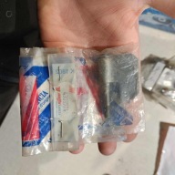 Zawias pokrywy silnika z gwintem Fiat 126p, OE 4308574