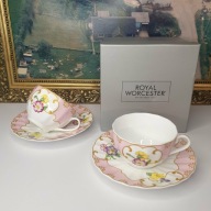 Royal Worcester Petal – para filiżanek ze spodkami, Anglia, w pudełku