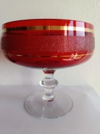 SZKLANA CZERWONA PATERA NA STOPIE