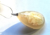 Kremowy agat sakura, masywna łezka w srebrze, wisiorek