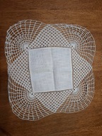 Koronkowa serwetka z lnem