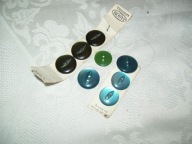 GUZIKI - ODCIEŃ ZIELONY - ŚREDNIE I DUŻE - 8 SZT.